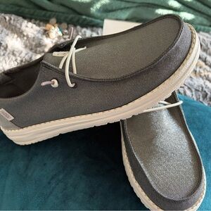 ✨🤍 Hey Dude Wendy Metallic – Women’s Size 10 🤍✨